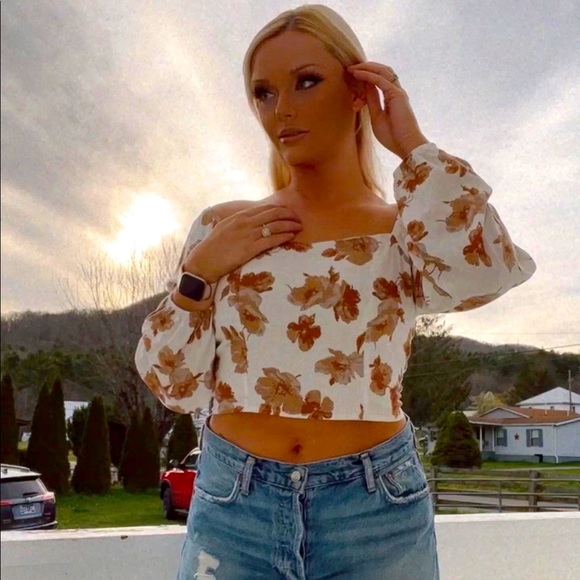 Meet your Posher, Sarah - Picture 1 of 6